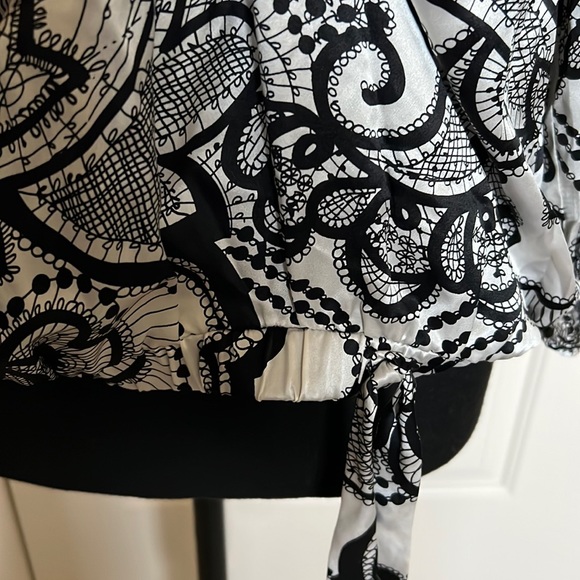 Cache silk cold shoulder top - Picture 3 of 4